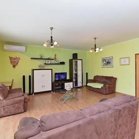 Fuer 6 Personen Ca 120 Qm In Dvori, Istrien Istrische Riviera Kastelir